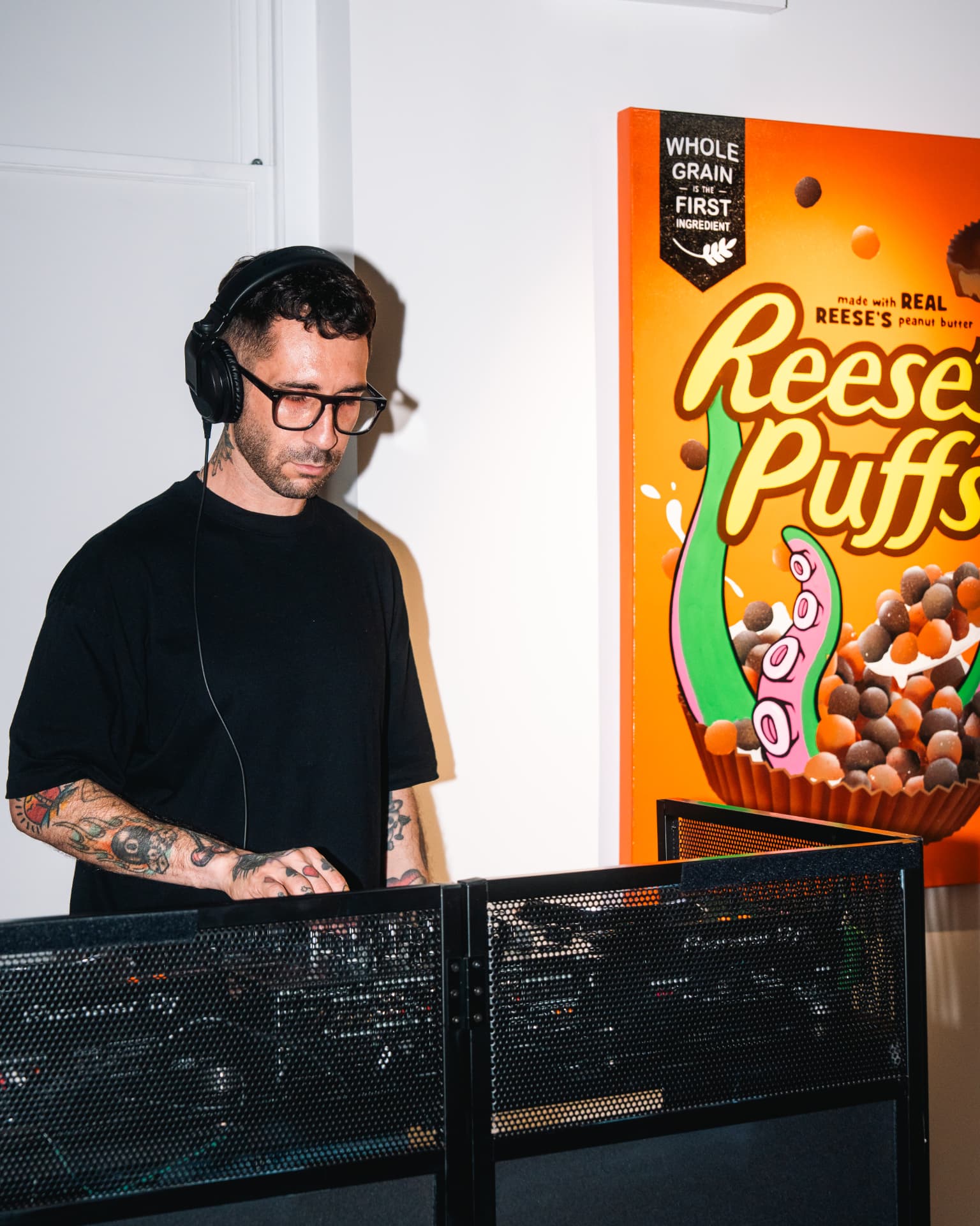 DJ set at a Waran's Fine Art event